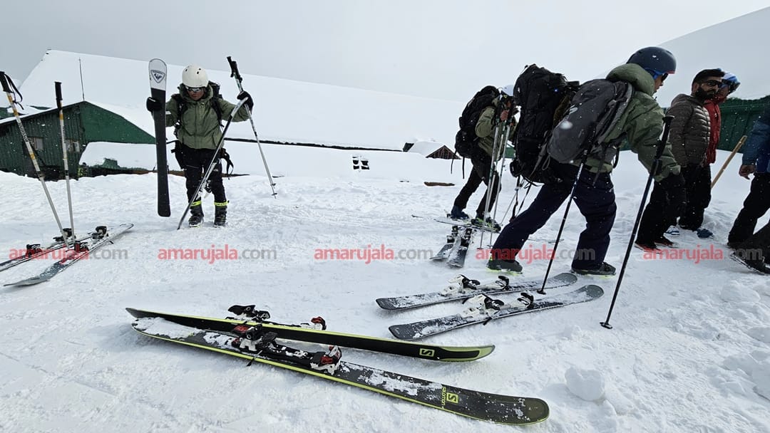gulmarg avalanche news: Major snow avalanche in Gulmarg many tourists missing Rescue launched