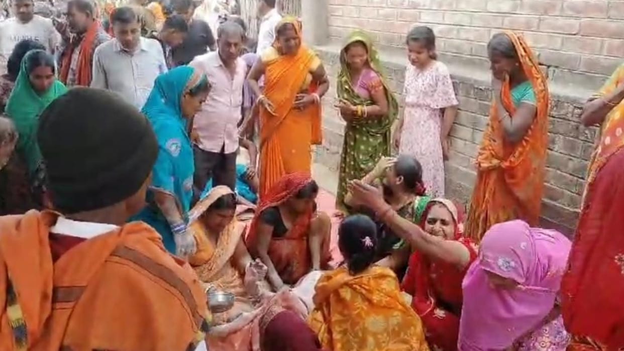 More than 6 women burnt after coming in contact with high tension wire