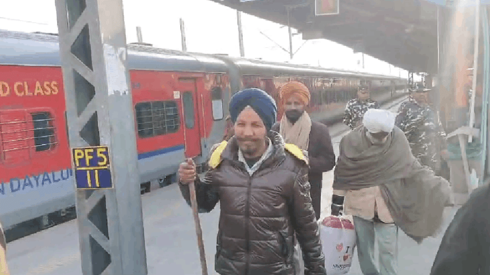 Punjab farmer taken into custody after reaching Sarai Rohilla railway station by train in delhi