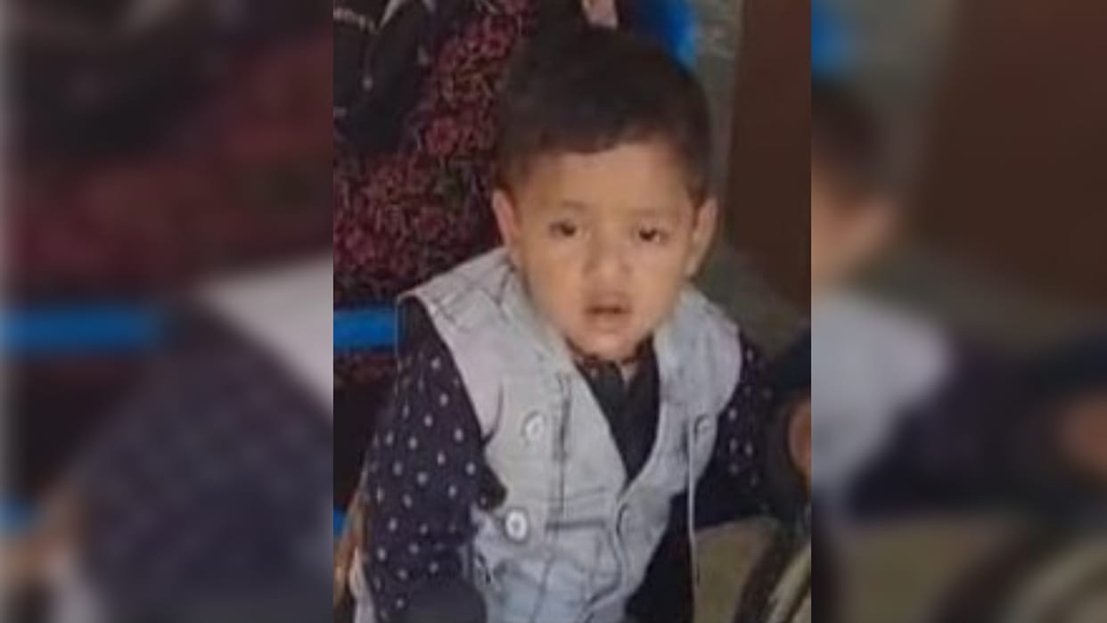 In front of the mother's eyes, the father's car crushed the innocent son, the incident happened while turning
