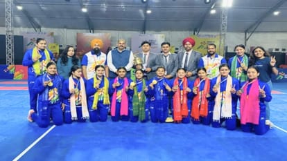 Khelo India University Games: कबड्डी में हिमाचल की बेटियों ने जीता स्वर्ण पदक, महाराष्ट्र को दो अंकों से हराया Khelo India University Games: Himachal's daughters won gold medal in Kabaddi