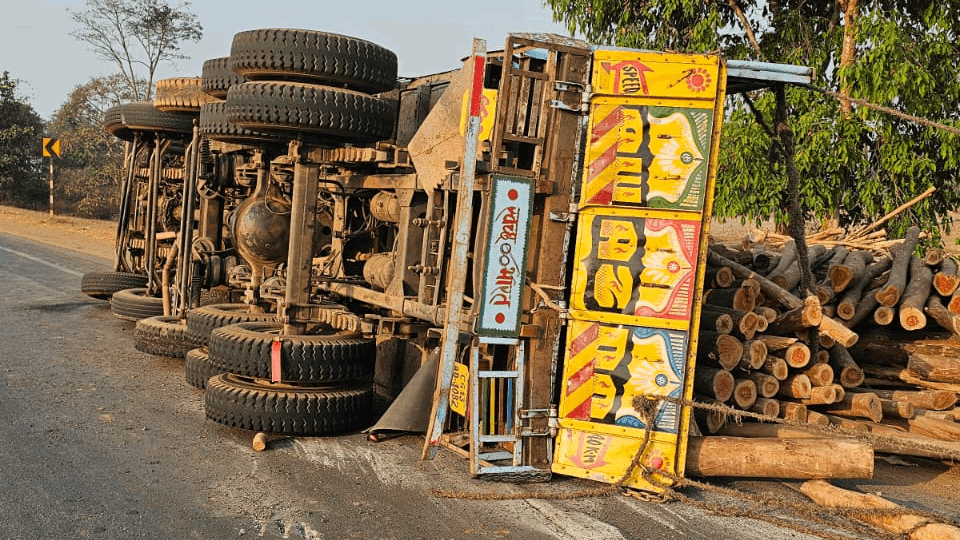 Truck loaded with wood overturns on highway in Jagdalpur
