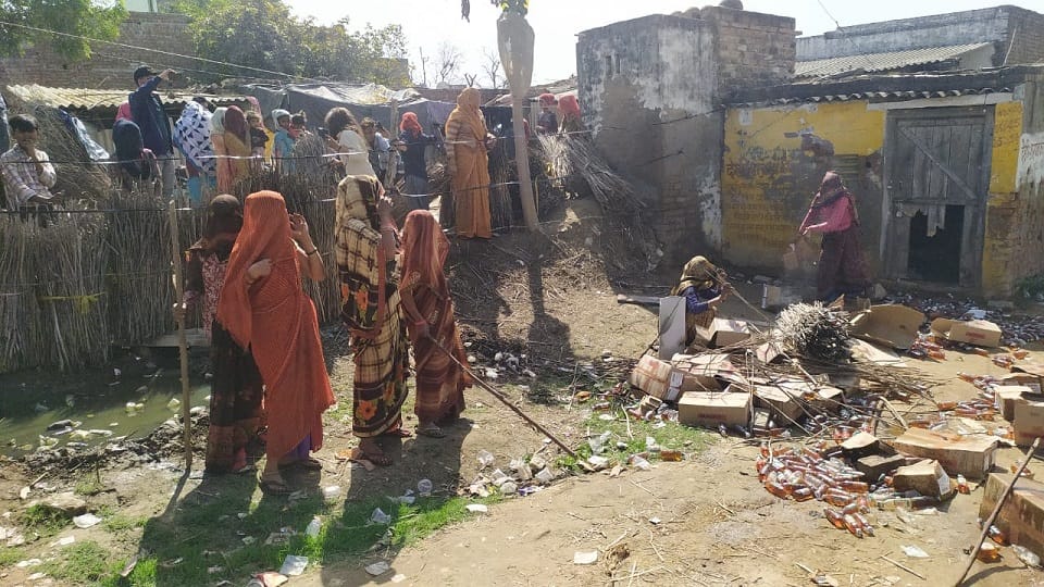 women created ruckus at liquor vends broke bottles set fire in Agra