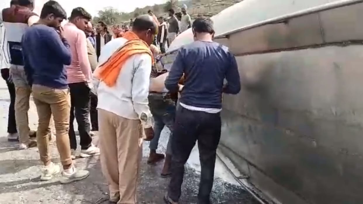 Truck overturned on mirzapur highway milk flowed on road
