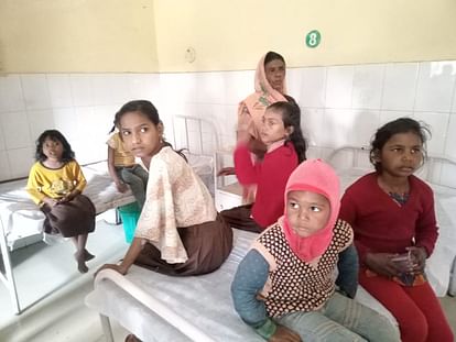 Many children fall ill after eating mid day meal in primary school in Mirzapur