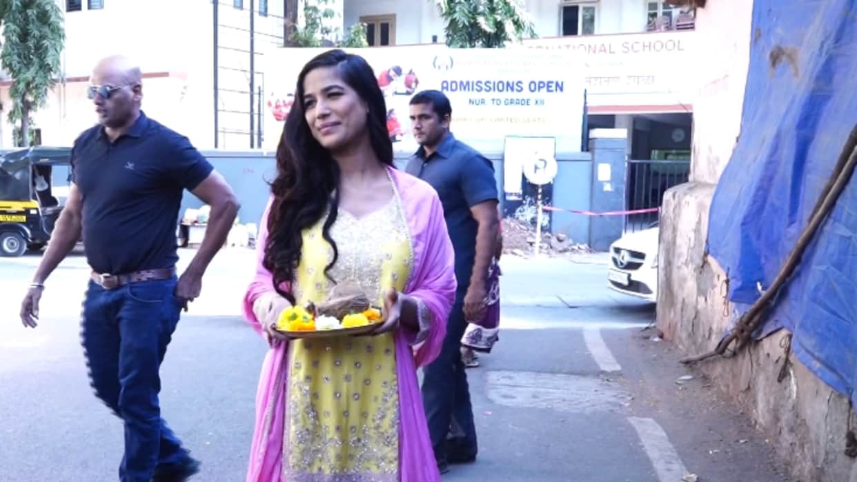 Poonam Pandey first appearance after Death Rumors actress visit temple for seeking blessings