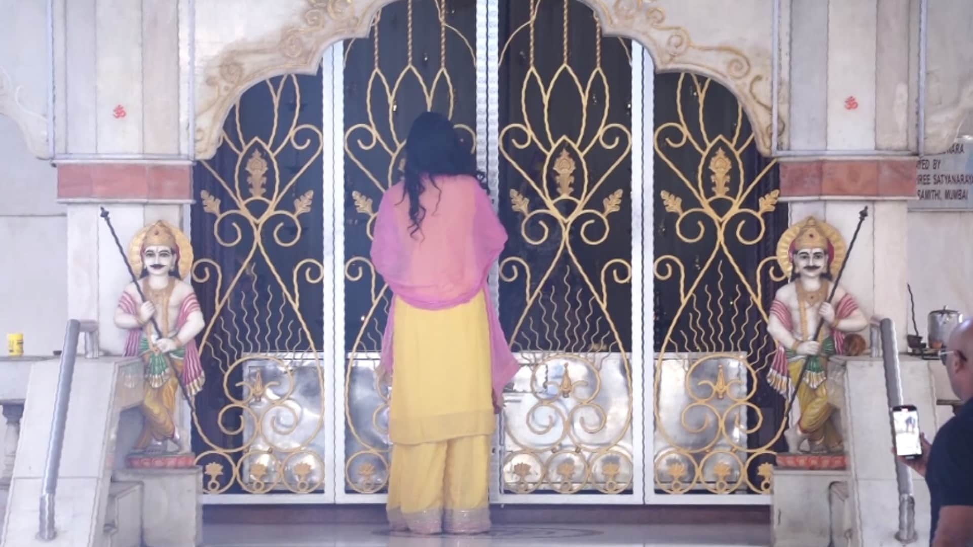 Poonam Pandey first appearance after Death Rumors actress visit temple for seeking blessings