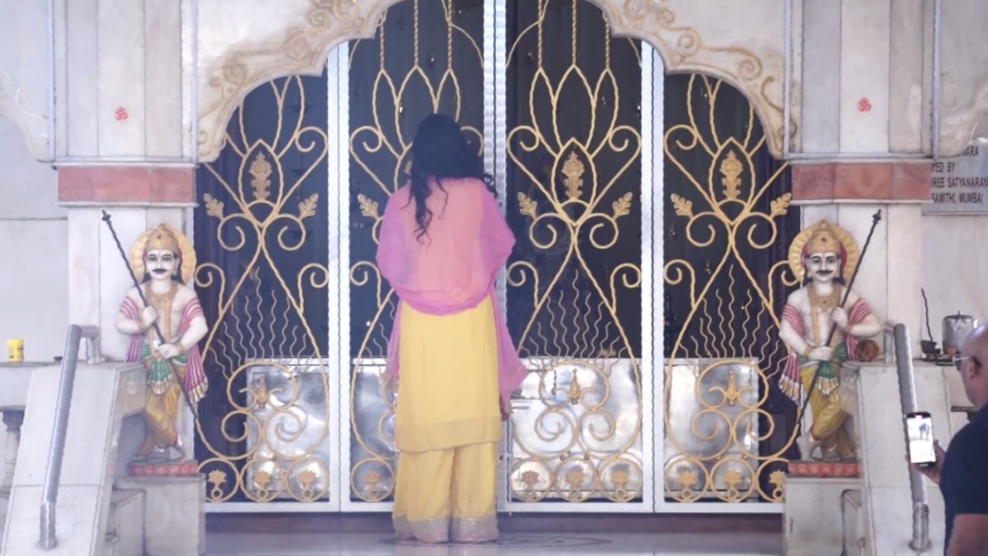 Poonam Pandey first appearance after Death Rumors actress visit temple for seeking blessings