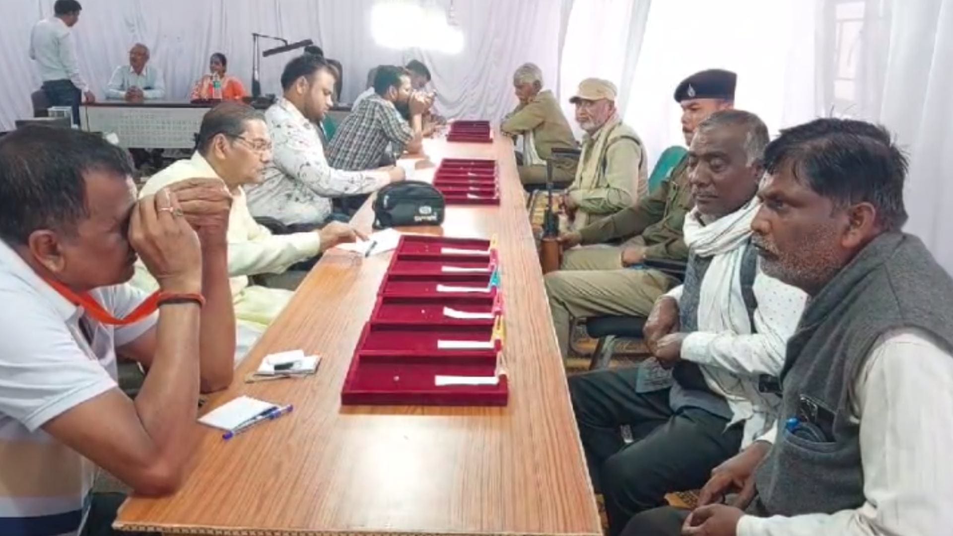 पन्ना में हीरों की नीलामी रखी गई।
