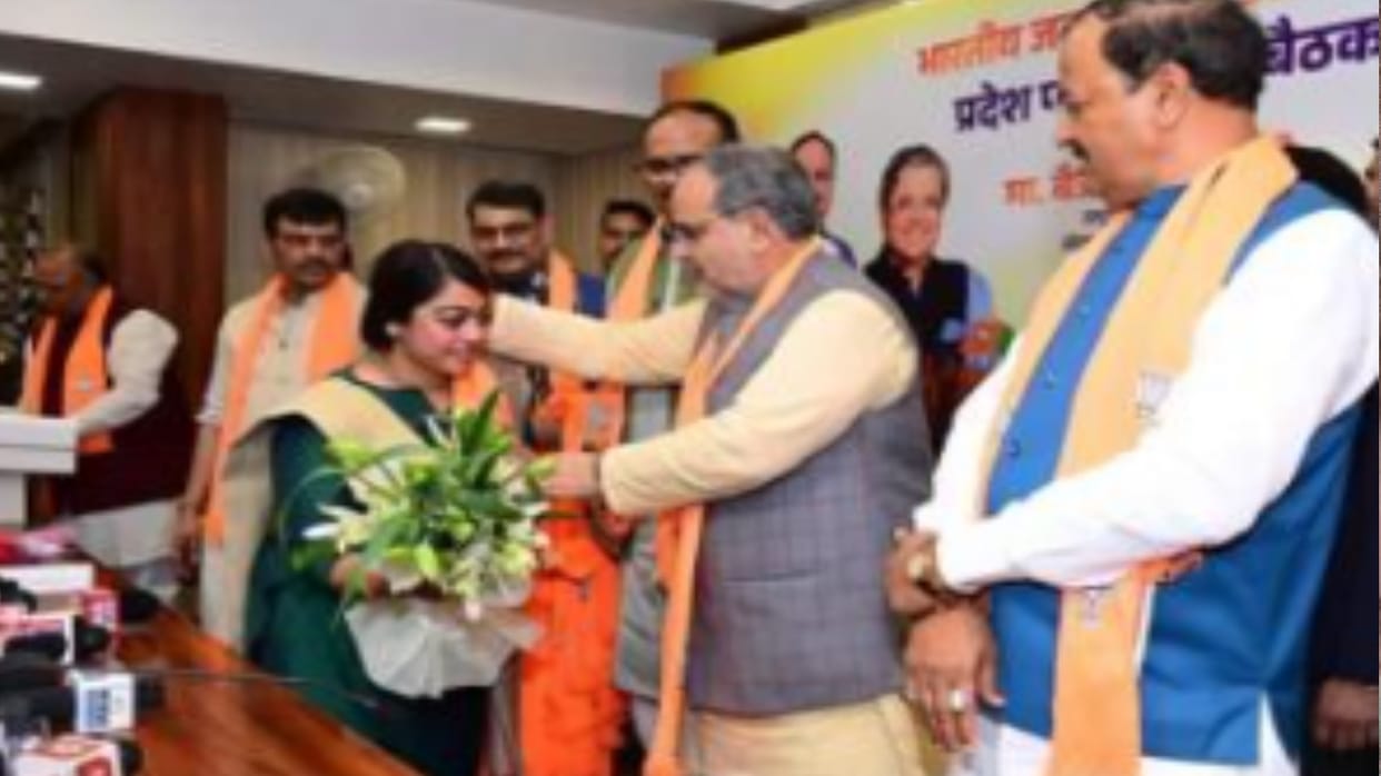 Father had formed SP government, daughter reached BJP's doorstep