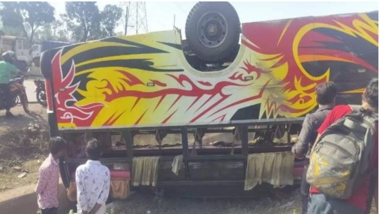 Raipur Road Accident News: bus filled with wedding procession went out of control and overturned; Many people