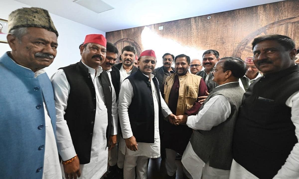 Akhilesh Yadav encouraged SP leaders regarding lok sabha elections in bareilly