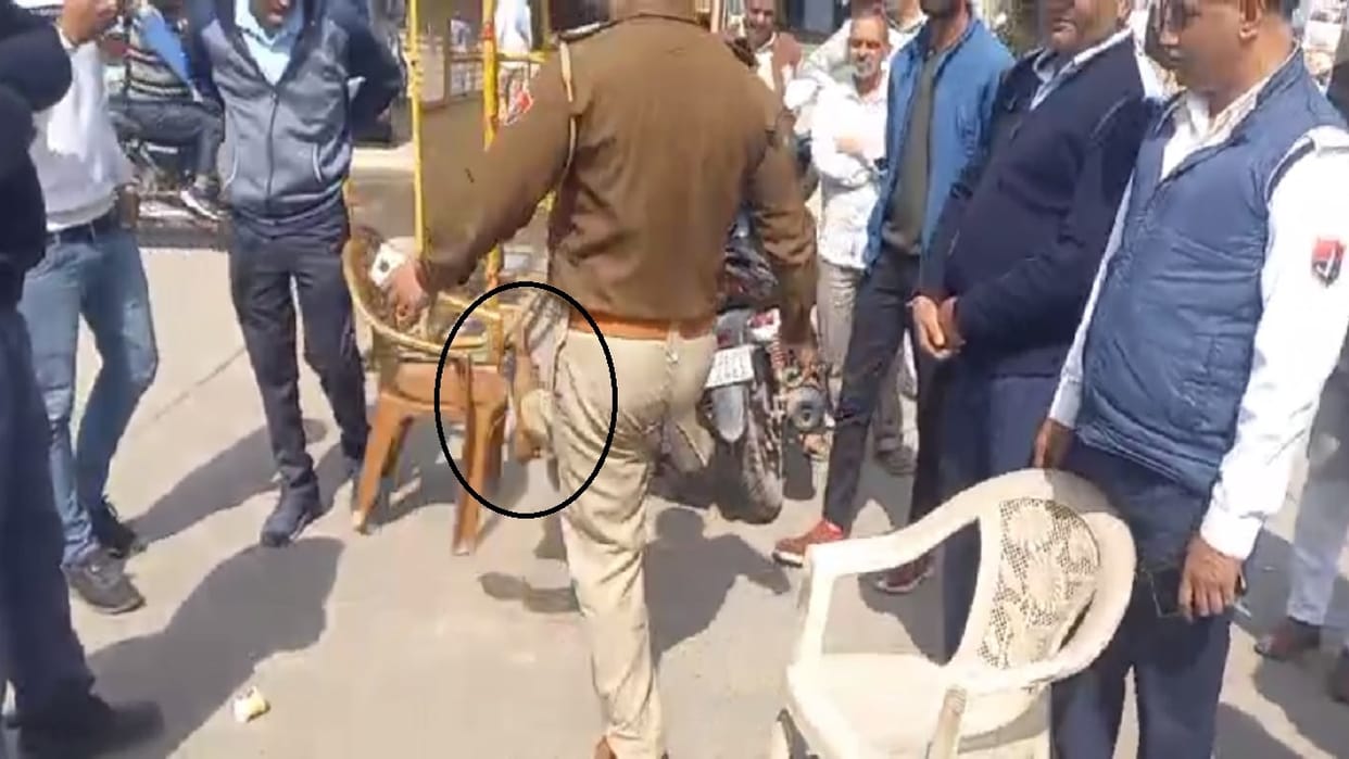 argument between ASIs of Bhiwadi and Dharuhera police in Rewari, Ravikant kicked chairs, video viral