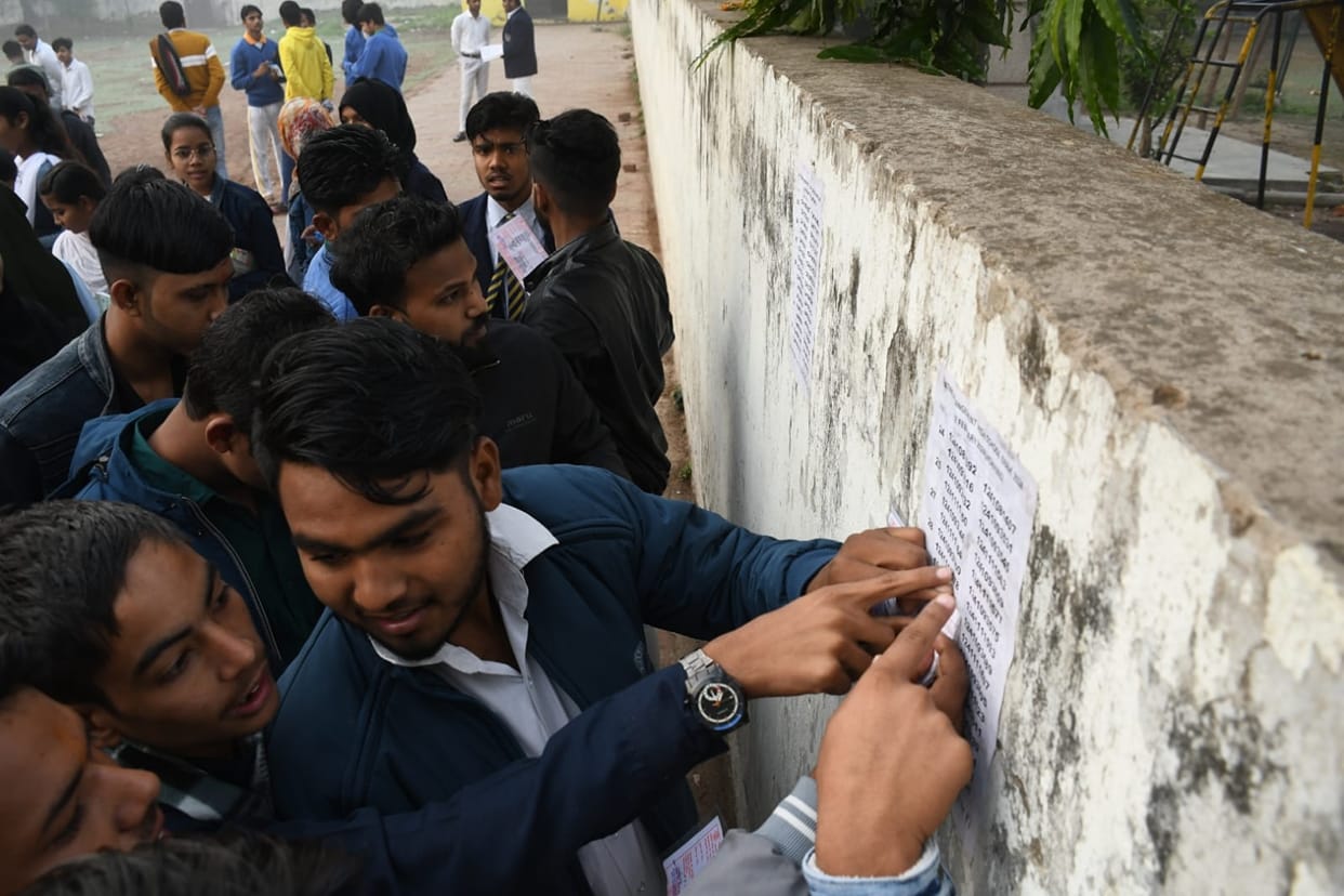 UP Board Exam: FIR against seven candidates and one center administrator on the first day, 3.33 lakh candidate