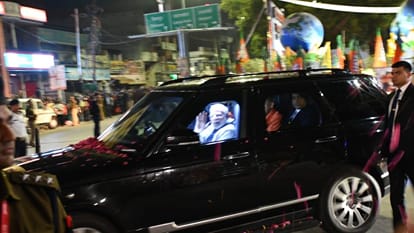 CM Yogi Adityanath welcomed PM Modi at Varanasi airport