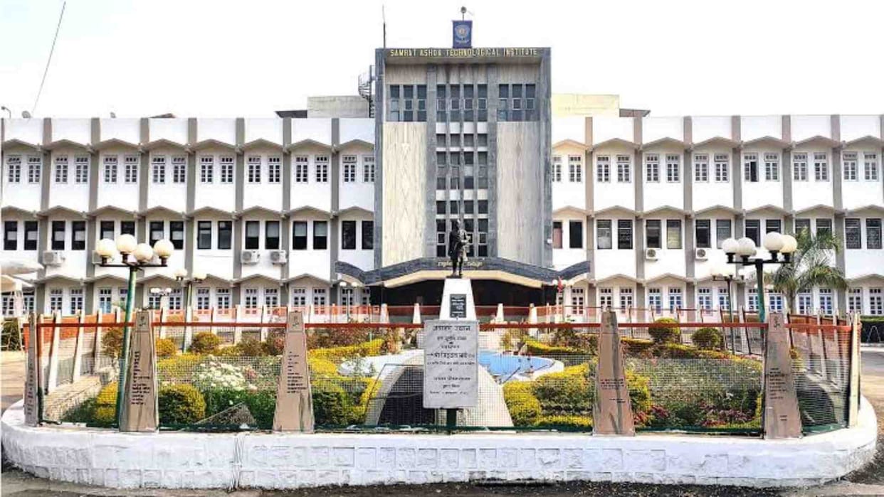 Vidisha Ragging News: Ragging of junior students by encircling the hostel