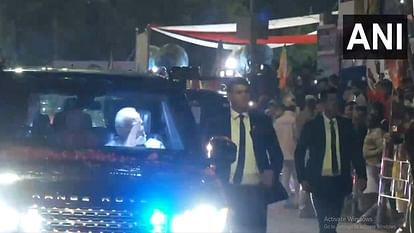 CM Yogi Adityanath welcomed PM Modi at Varanasi airport