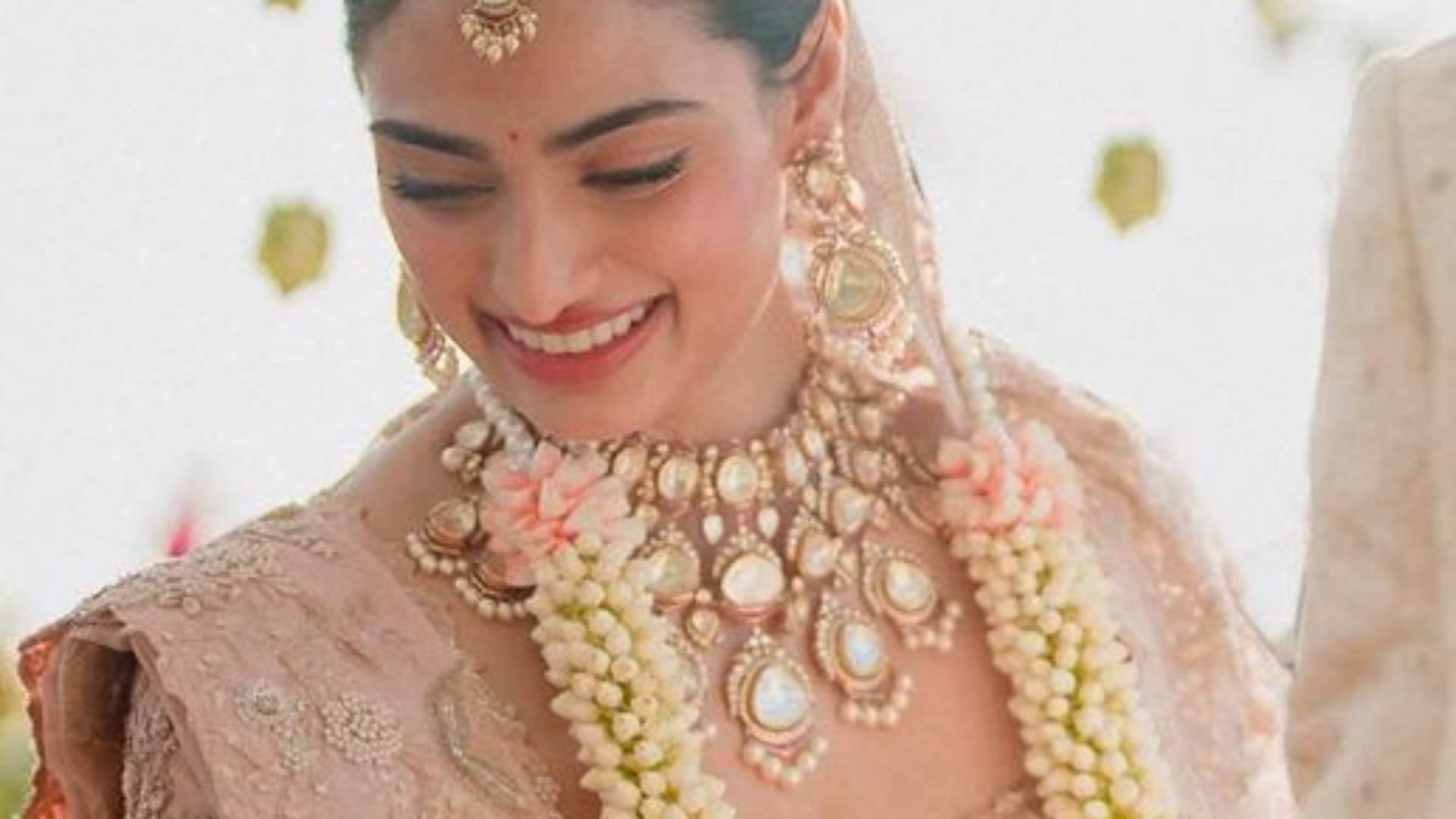 famous bollywood celebrities who chose to wear pastel colour bridal lehnga in their wedding