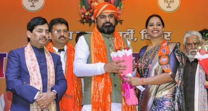 Bihar News : डीआईजी की पत्नी भाजपा में शामिल, डिप्टी सीएम सम्राट ने लालू परिवार के बारे में कह दी यह बातें Bihar News: DIG's wife Smriti Paswan joins BJP, Deputy CM Samrat attacks the family; Ravidas Jayanti, RJD