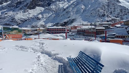 Uttarakhand Snowfall: view of Badrinath Dham after snowfall