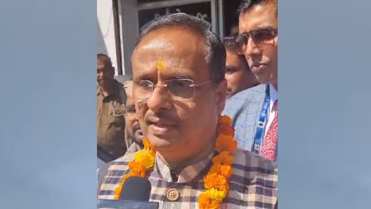 BJP MP Dr Dinesh Sharma says gandhi family is on political tour.