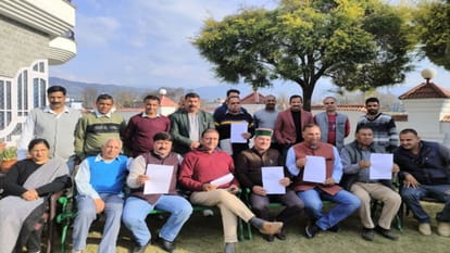 Shimla: मंडी और बल्ह कांग्रेस के पदाधिकारियों ने दिया सामूहिक त्यागपत्र, कहा- हाईकमान ने हल्के में ले लिया Mandi and Balh Congress officials gave mass resignation