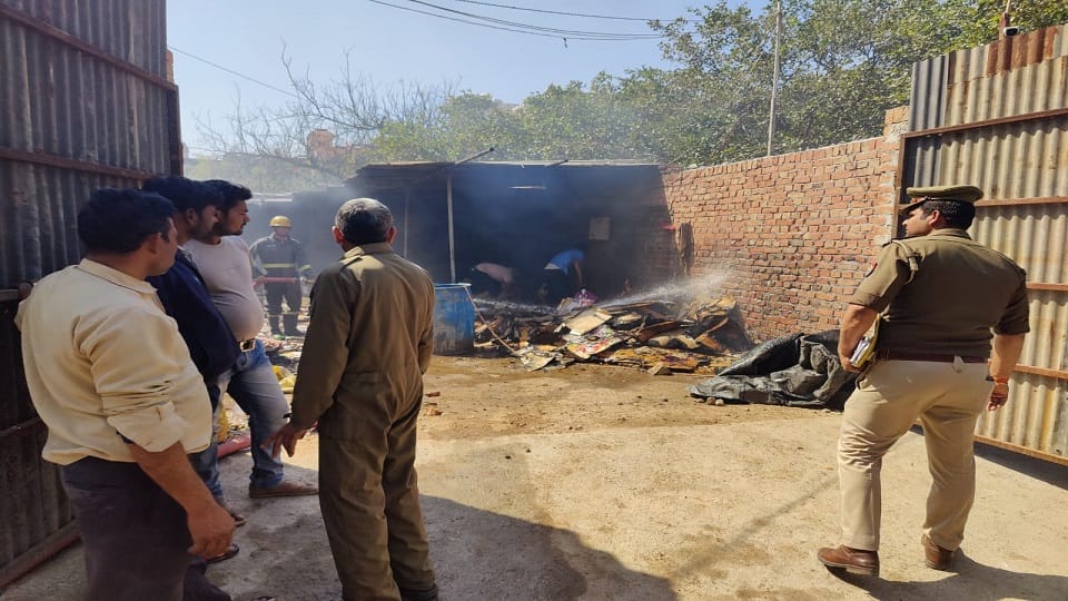 CNG cylinder explodes in Kalindi Vihar, fire breaks out in scrap warehouse two people injured
