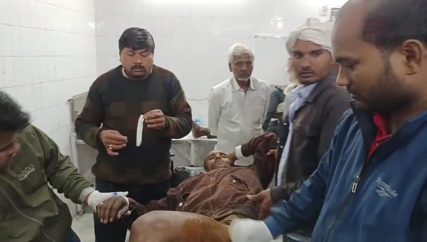 Harsh firing at the marriage program of Pradhans son, three people seriously injured due to bullet injuries