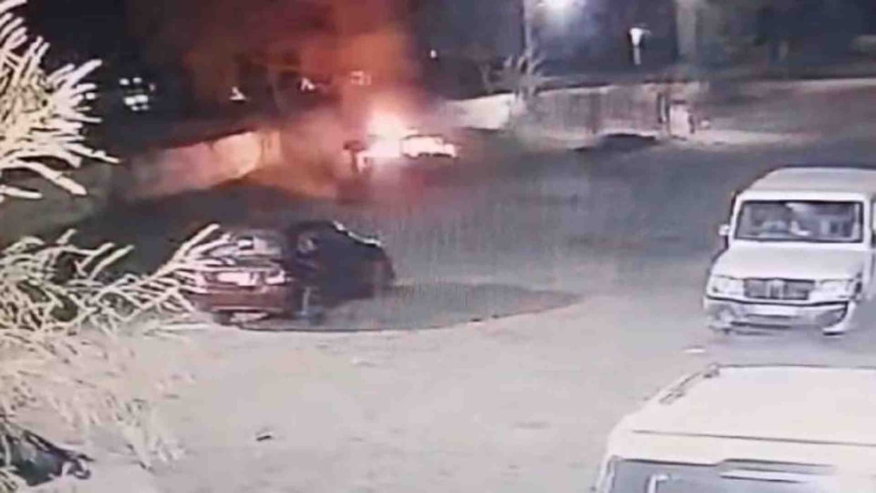 Gwalior's property dealer's car set on fire by friends over money dispute