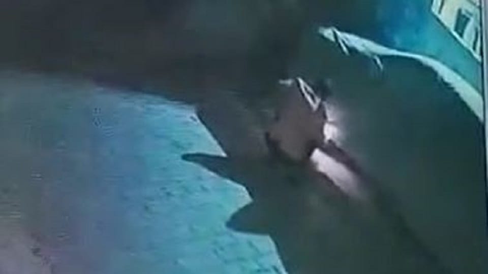 young man started setting fire to cars parked in front of houses at midnight CCTV footage went viral