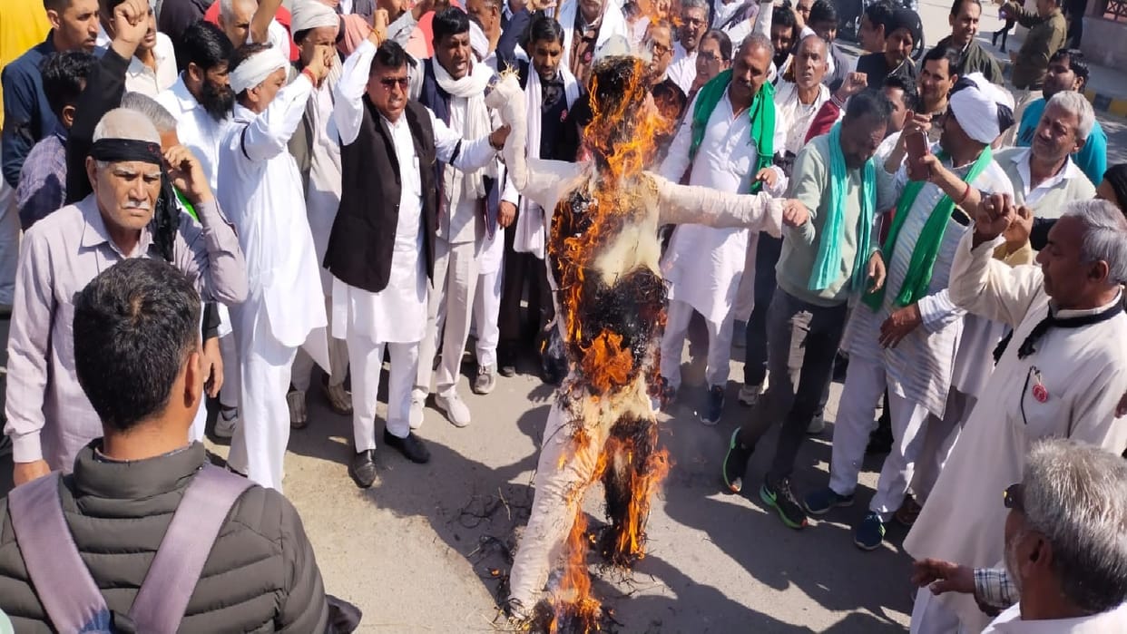Farmers Movement, SKM celebrated Black Day in Hisar, burnt effigies of PM Modi, Minister Amit Shah, CM Manohar