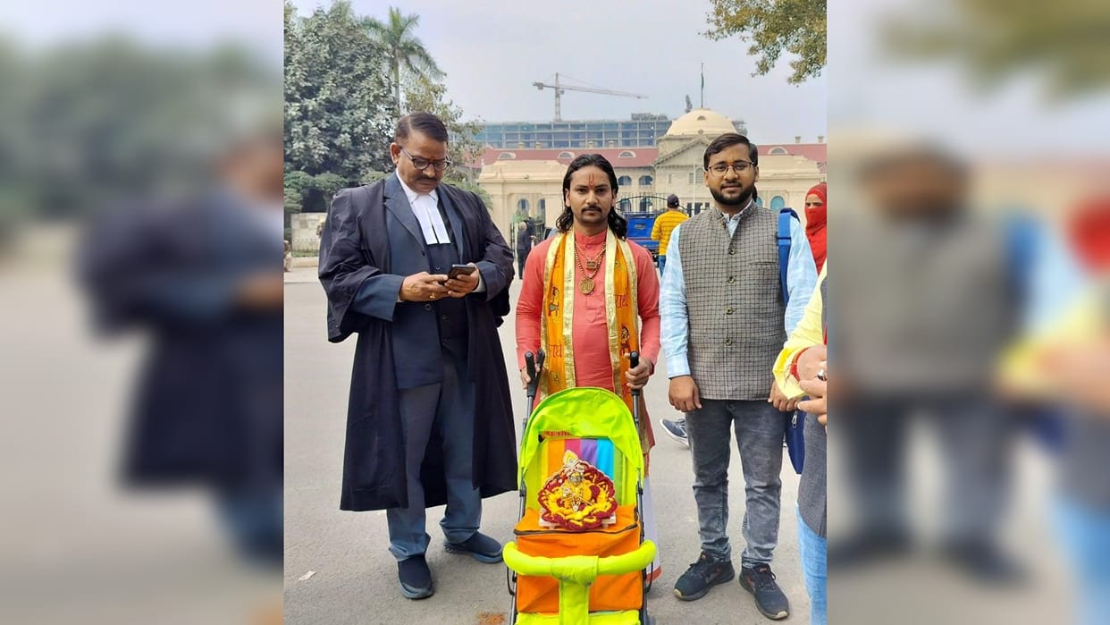 Allahabad High Court: Even after passing, Laddu Gopal was stopped from entering the High Court.