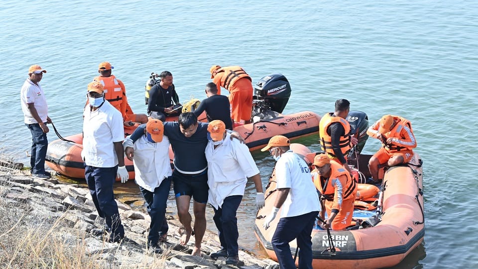 People were made aware by doing mock drill to deal with natural disaster in Gaurela Pendra Marwahi