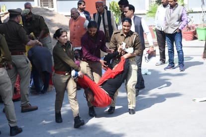69000 teachers recruitment: protest near BJP office in Lucknow.