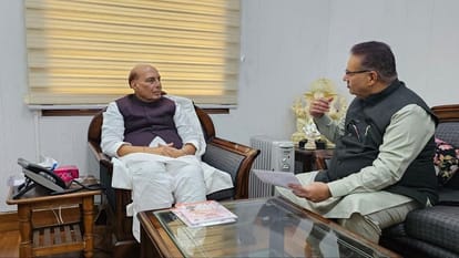 सैनिक परिवारों के लिए अच्छी खबर: दिल्ली में रक्षा मंत्री राजनाथ सिंह से मिले गणेश जोशी, जानिए क्या है खास Uttarakhand News: Soldier Welfare Minister Ganesh Joshi meet Defense Minister Rajnath Singh in Delhi