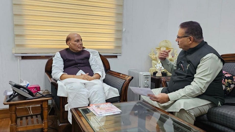 Uttarakhand News: Soldier Welfare Minister Ganesh Joshi meet Defense Minister Rajnath Singh in Delhi