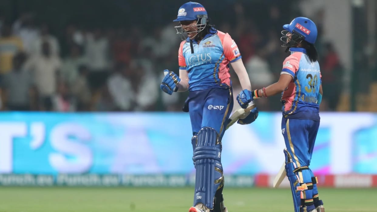 MI vs DC WPL Live Score: Mumbai Indians vs Delhi Capitals Today Women IPL Match Scorecard News in Hindi