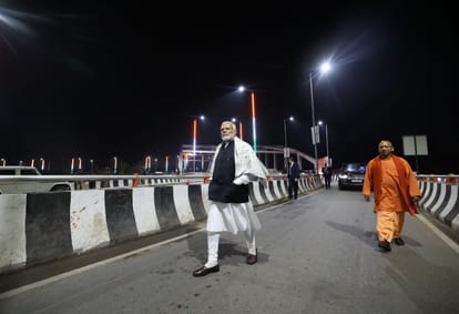 PM Modi In Varanasi: 43वीं बार काशी पहुंचे पीएम मोदी, 73 मिनट में तय किया 28 किमी रास्ता PM Modi Varanasi Visit Update of PM Modi come to Varanasi for 43rd time