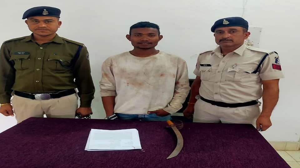 Abused and beaten for not giving money to drink liquor police arrested accused in Bhatapara