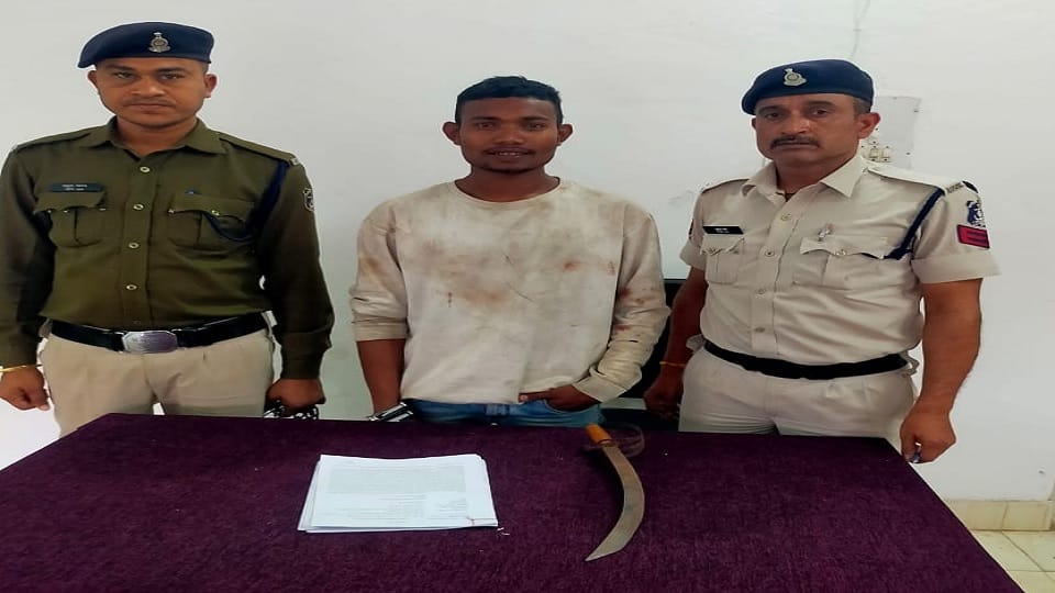 Abused and beaten for not giving money to drink liquor police arrested accused in Bhatapara