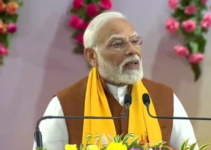 PM Modi visit in Varanasi attended award ceremony of MP Sanskrit competition in BHU