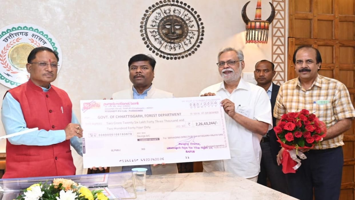CG News: Forest Development Corporation dividend amount of Rs 2.26 crore given to CM Say