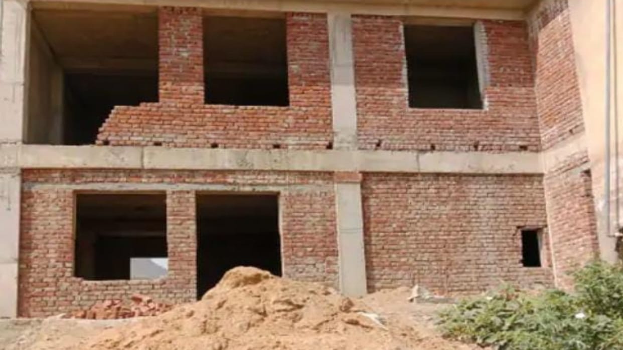 Jhunjhunu Construction of high level lab being built at cost of Rs 50 lakh stopped for three months