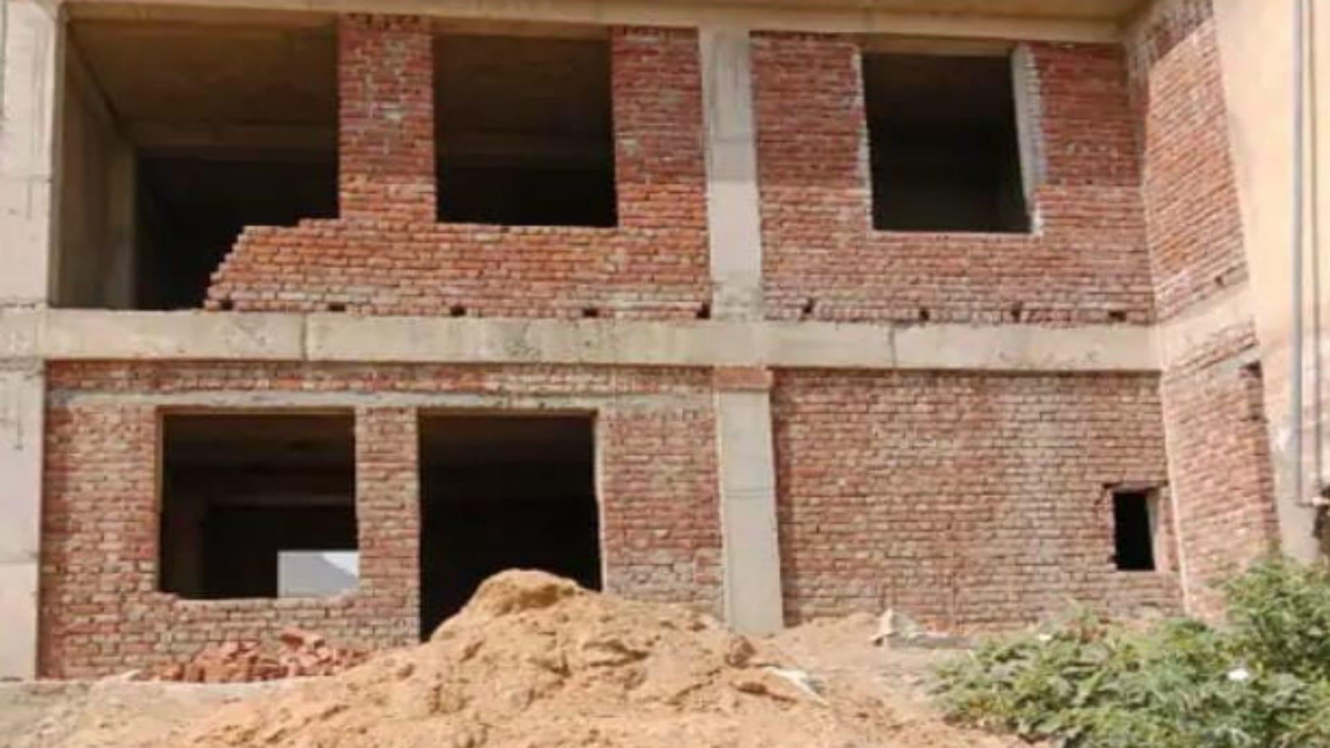 निर्माणाधीन लैब
