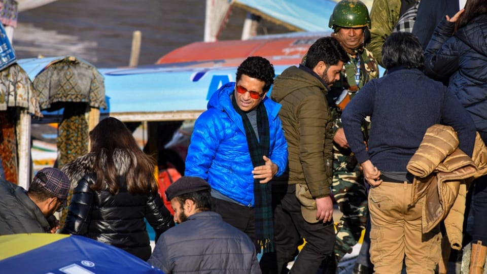 Sachin Tendulkar in Kashmir: Sachin Tendulkar along with family takes Shikara ride in Dal Lake Srinagar