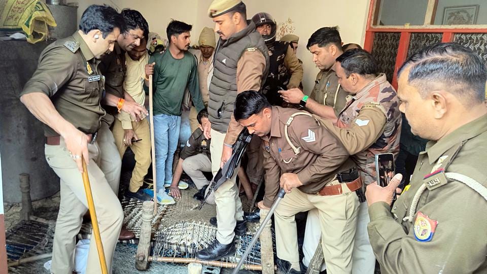 UP: leopard was killed arbitrarily, after getting trapped net it was pressed upside down with cots