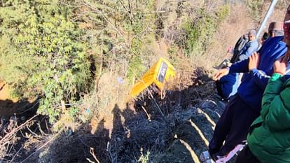 Private school bus accident in Ghiyagi Banjar kullu himachal