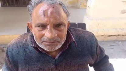 Hathras: कक्षा में पढ़ा रहा था शिक्षक, प्रधानाध्यापक ने बच्चों के सामने हेलमेट से सिर पर किए कई वार, एफआईआर headmaster beat the teacher in the class, hit with a helmet