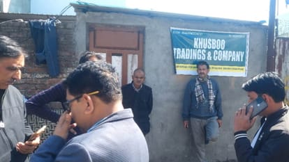 Dehradun News: आयरन स्क्रैप कारोबारियों के गोदामों पर राज्य कर विभाग ने मारा छापा, पकड़ी जीएसटी चोरी Uttarakhand tax department raids warehouses of iron scrap traders Dehradun News in hindi