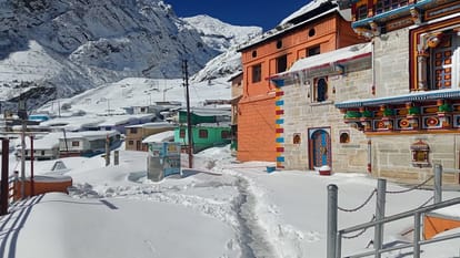Uttarakhand Snowfall: view of Badrinath Dham after snowfall